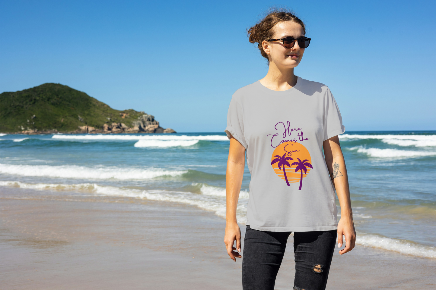GRAPHIC PRINTED CLASSIC CREW TSHIRT - HERE COMES THE SUN
