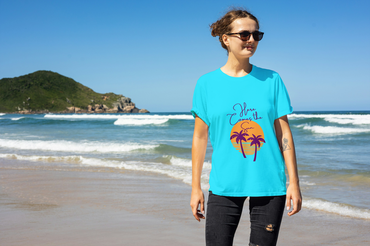 GRAPHIC PRINTED CLASSIC CREW TSHIRT - HERE COMES THE SUN