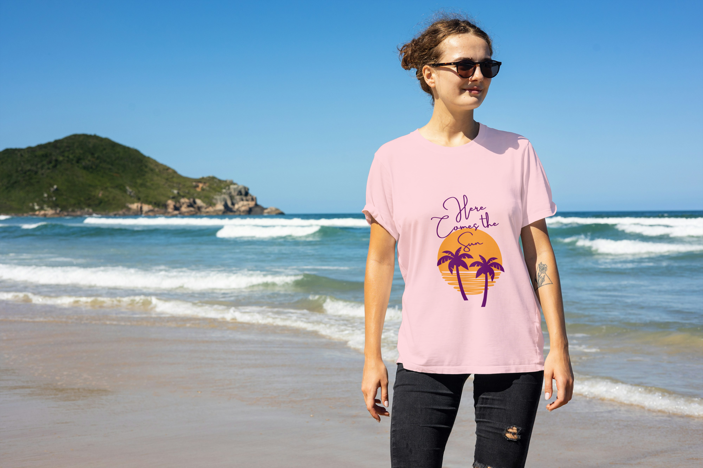 GRAPHIC PRINTED CLASSIC CREW TSHIRT - HERE COMES THE SUN