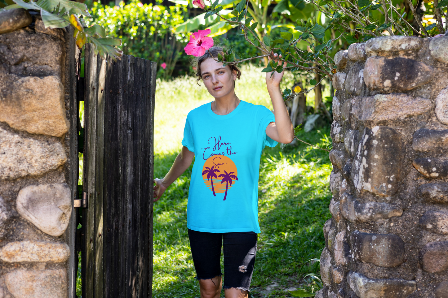 GRAPHIC PRINTED CLASSIC CREW TSHIRT - HERE COMES THE SUN