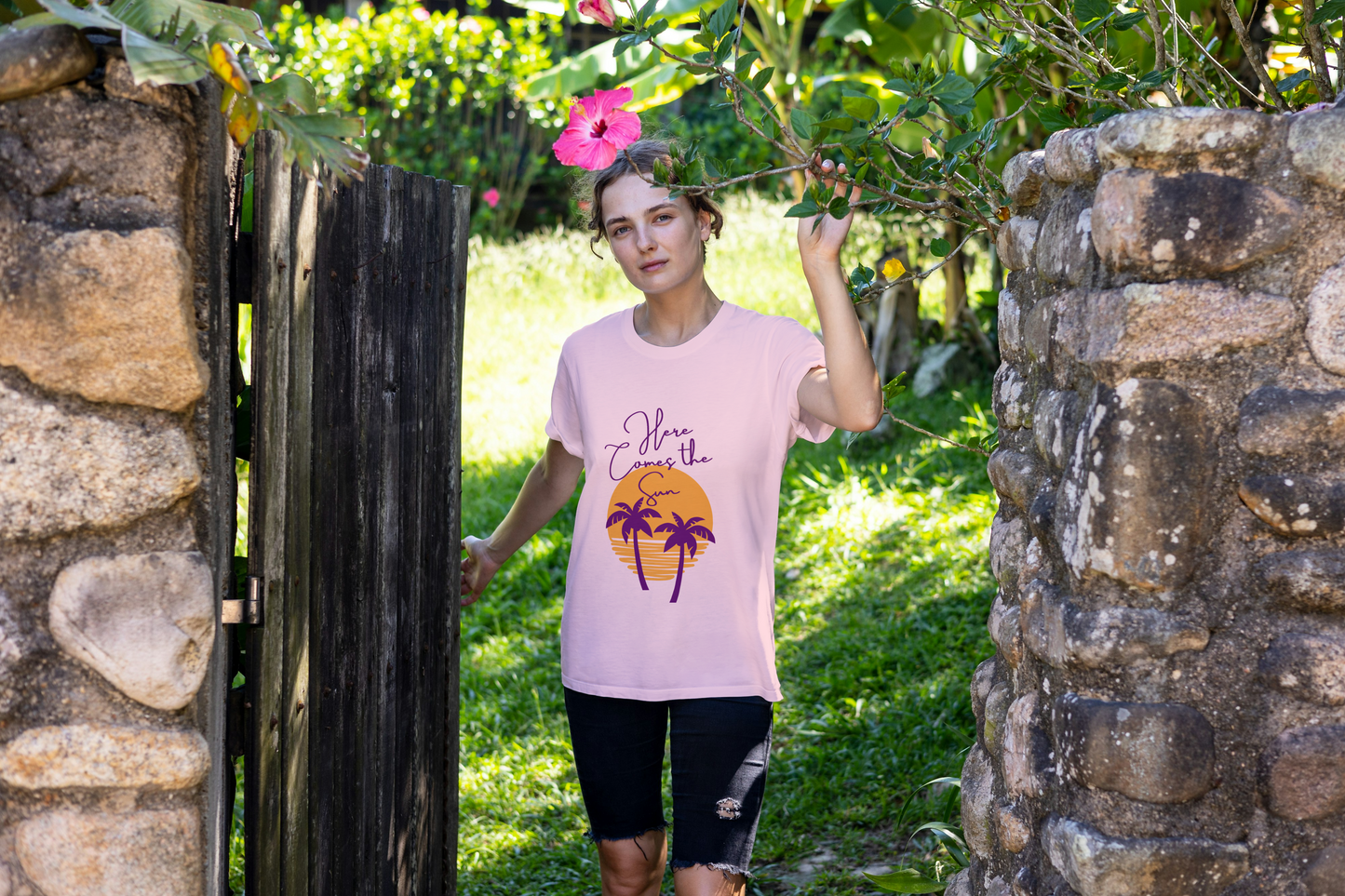 GRAPHIC PRINTED CLASSIC CREW TSHIRT - HERE COMES THE SUN