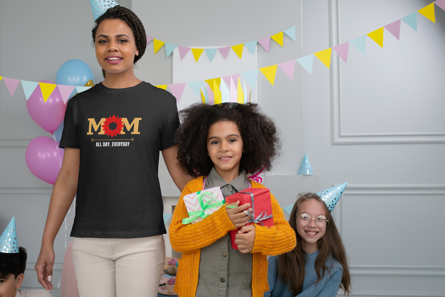 GRAPHIC PRINTED CLASSIC CREW TSHIRT - MOM ALL DAY EVERYDAY