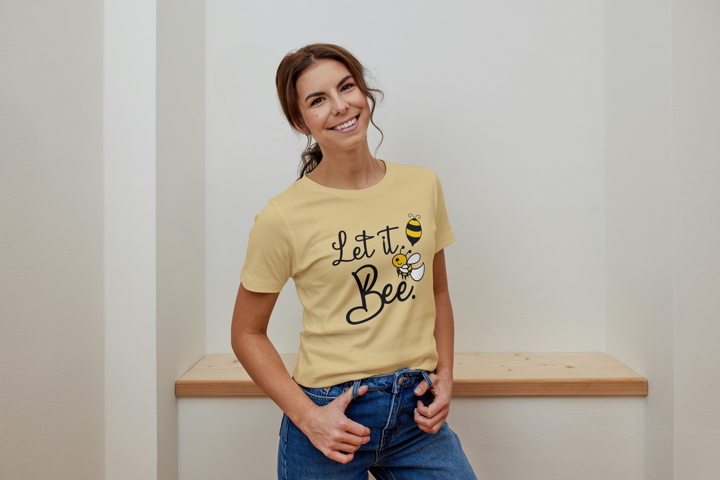 GRAPHIC PRINTED CLASSIC CREW TSHIRT - LET IT BEE