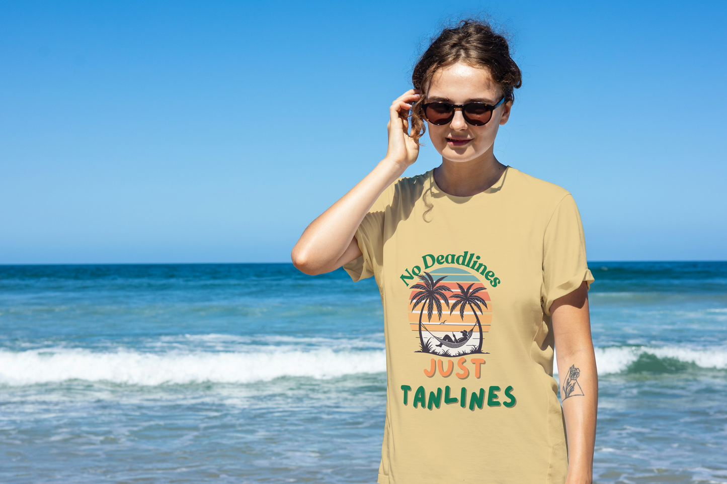GRAPHIC PRINTED CLASSIC CREW TSHIRT - NO DEADLINES ONLY TAGLINES