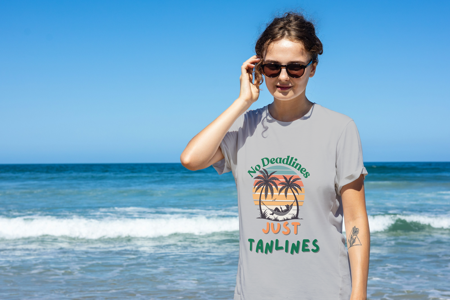 GRAPHIC PRINTED CLASSIC CREW TSHIRT - NO DEADLINES ONLY TAGLINES