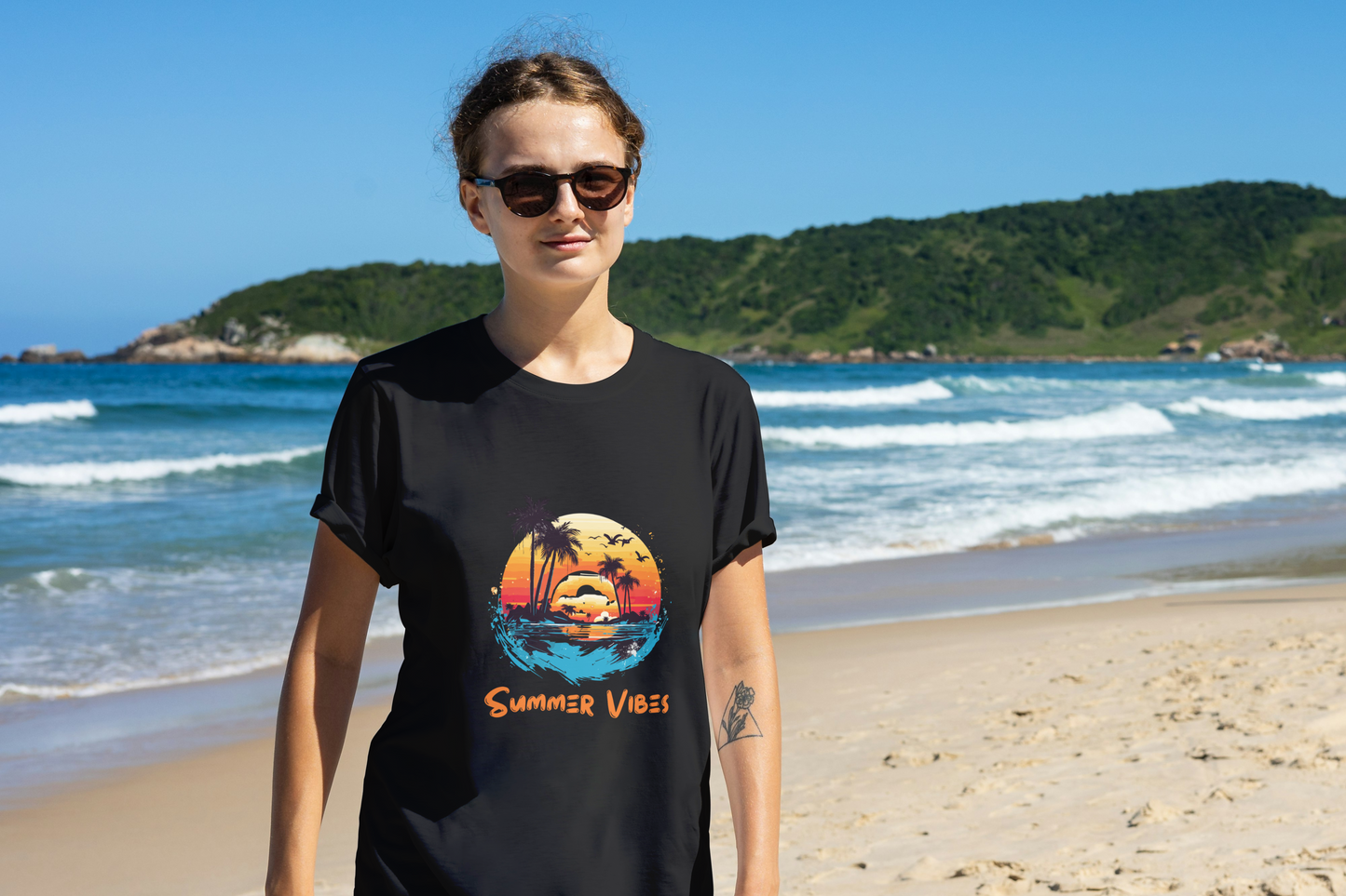 GRAPHIC PRINTED CLASSIC CREW TSHIRT - SUMMER VIBES
