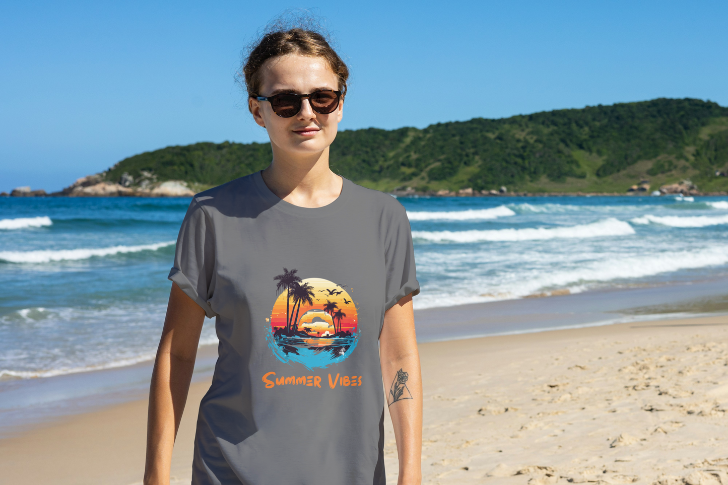 GRAPHIC PRINTED CLASSIC CREW TSHIRT - SUMMER VIBES
