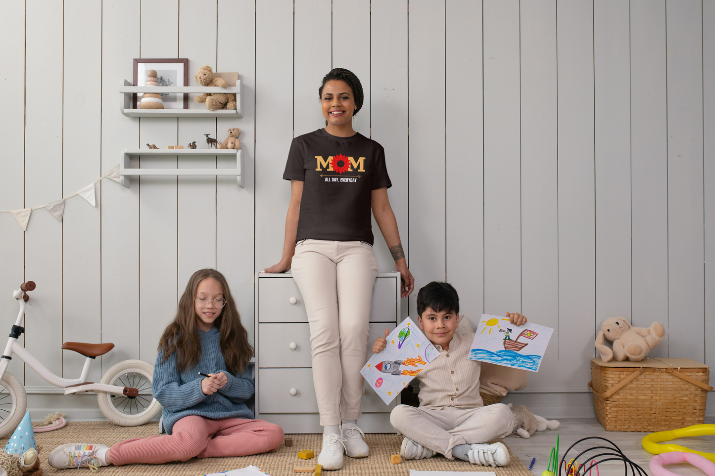 GRAPHIC PRINTED CLASSIC CREW TSHIRT - MOM ALL DAY EVERYDAY