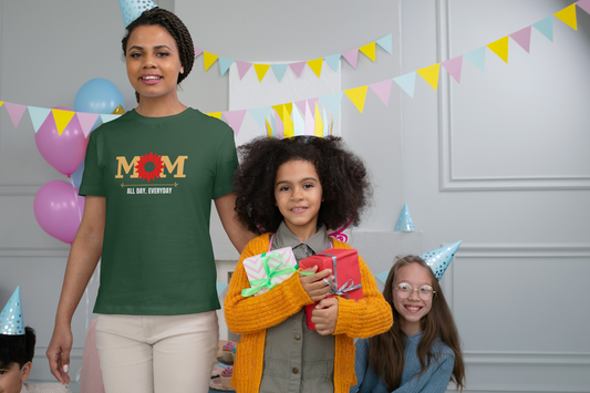 GRAPHIC PRINTED CLASSIC CREW TSHIRT - MOM ALL DAY EVERYDAY