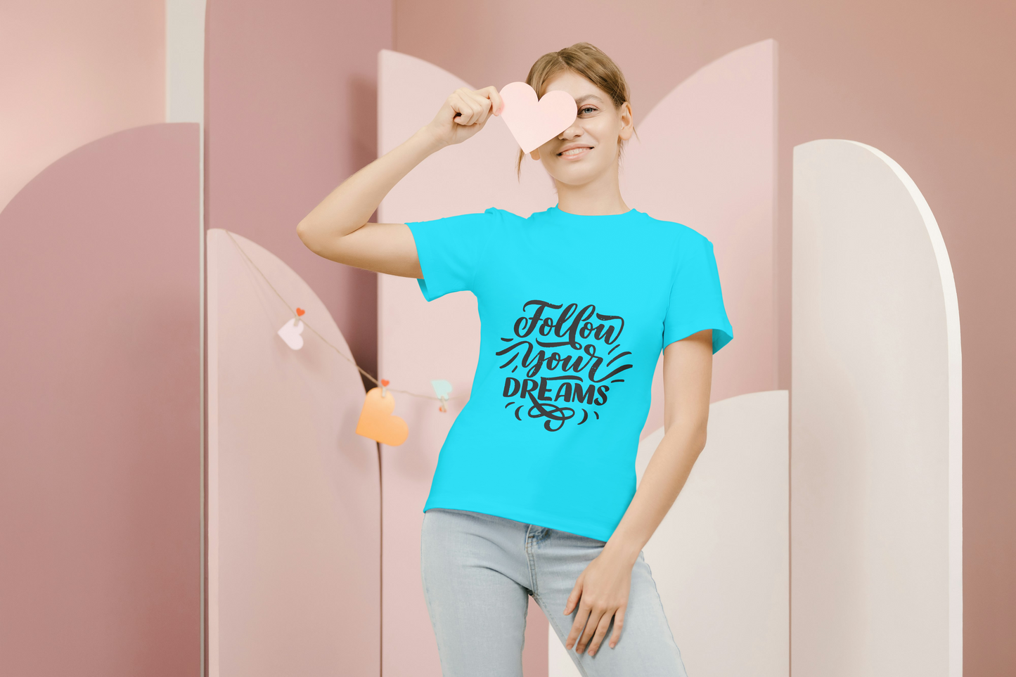 GRAPHIC PRINTED CLASSIC CREW TSHIRT - FOLLOW YOUR DREAMS